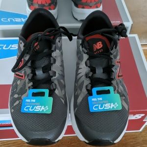 New Balance WX811CG2 cross training sneakers sz 5